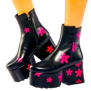 NWT “Can’t Hold Us” Platform Boots!